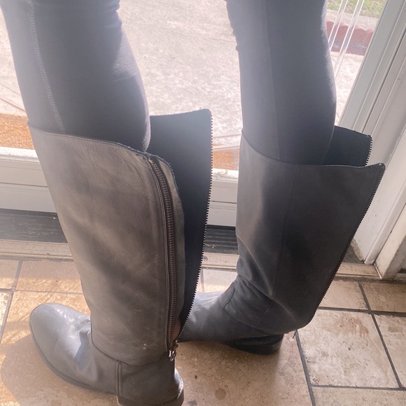 Leather Black Heeled Boot, Woman’s Size 8 - Picture 3 of 5